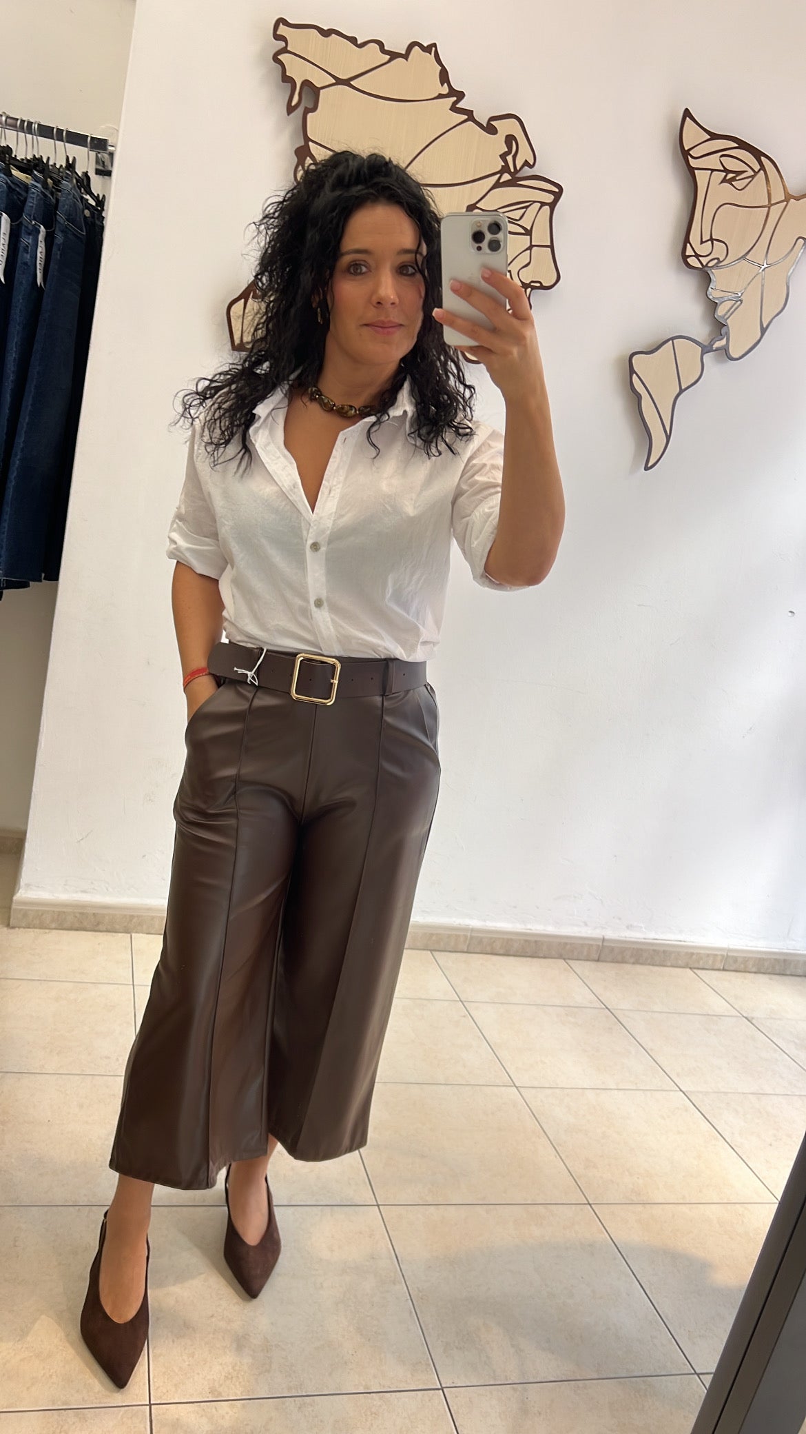 Blusa Básica y Midi Cinturón — fotografía del producto