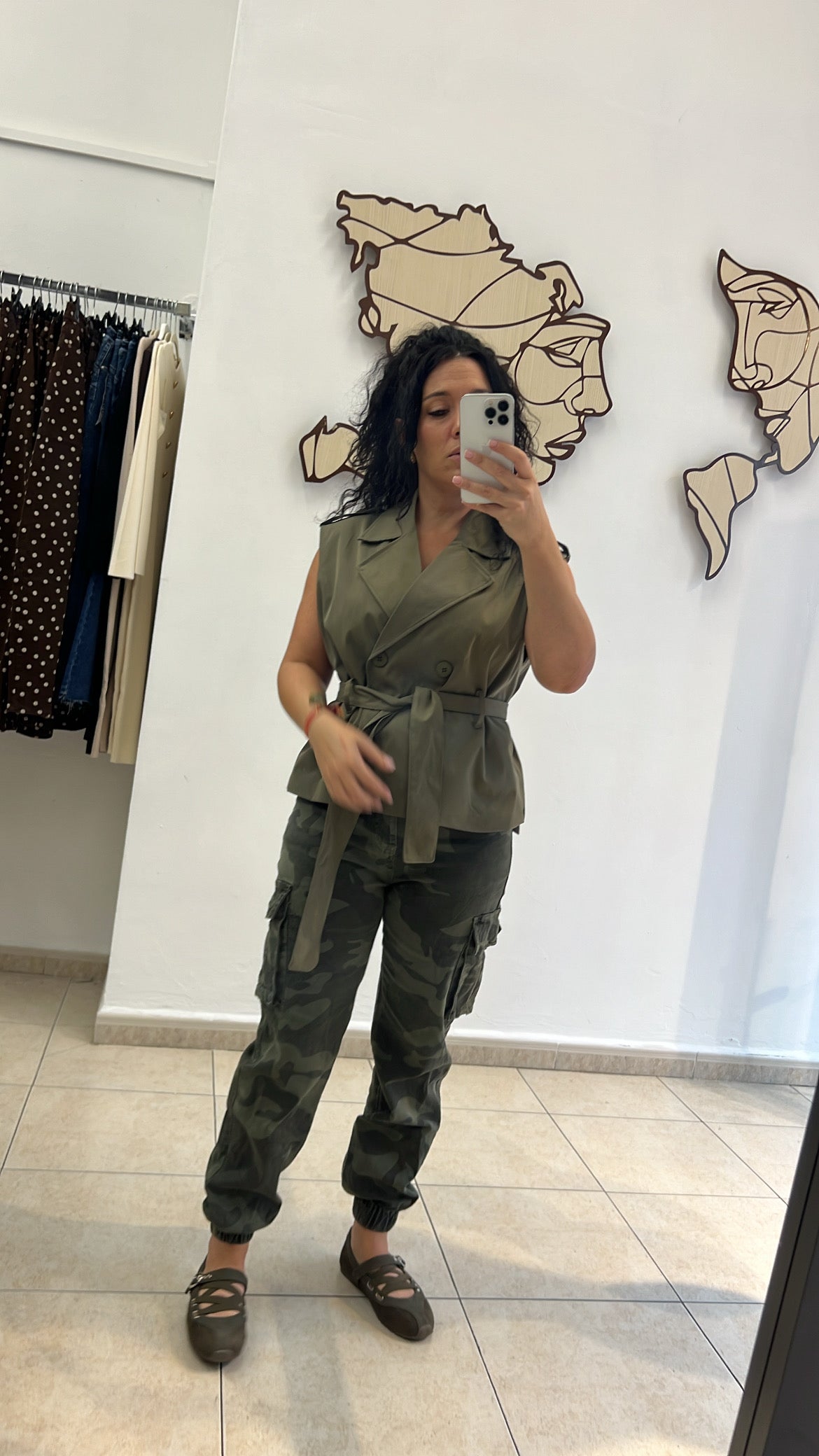Pantalón Militar y Chaleco Mayte — fotografía del producto