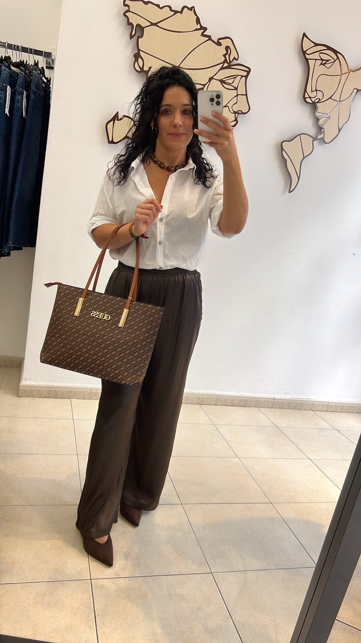 Pantalón Fluido y Blusa Básica — fotografía del producto