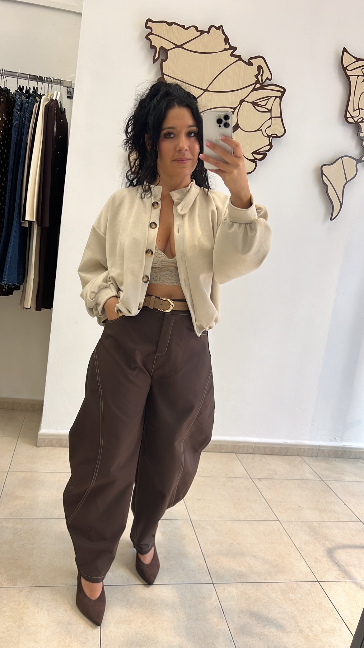 Pantalón pespuntes y bomber antelina